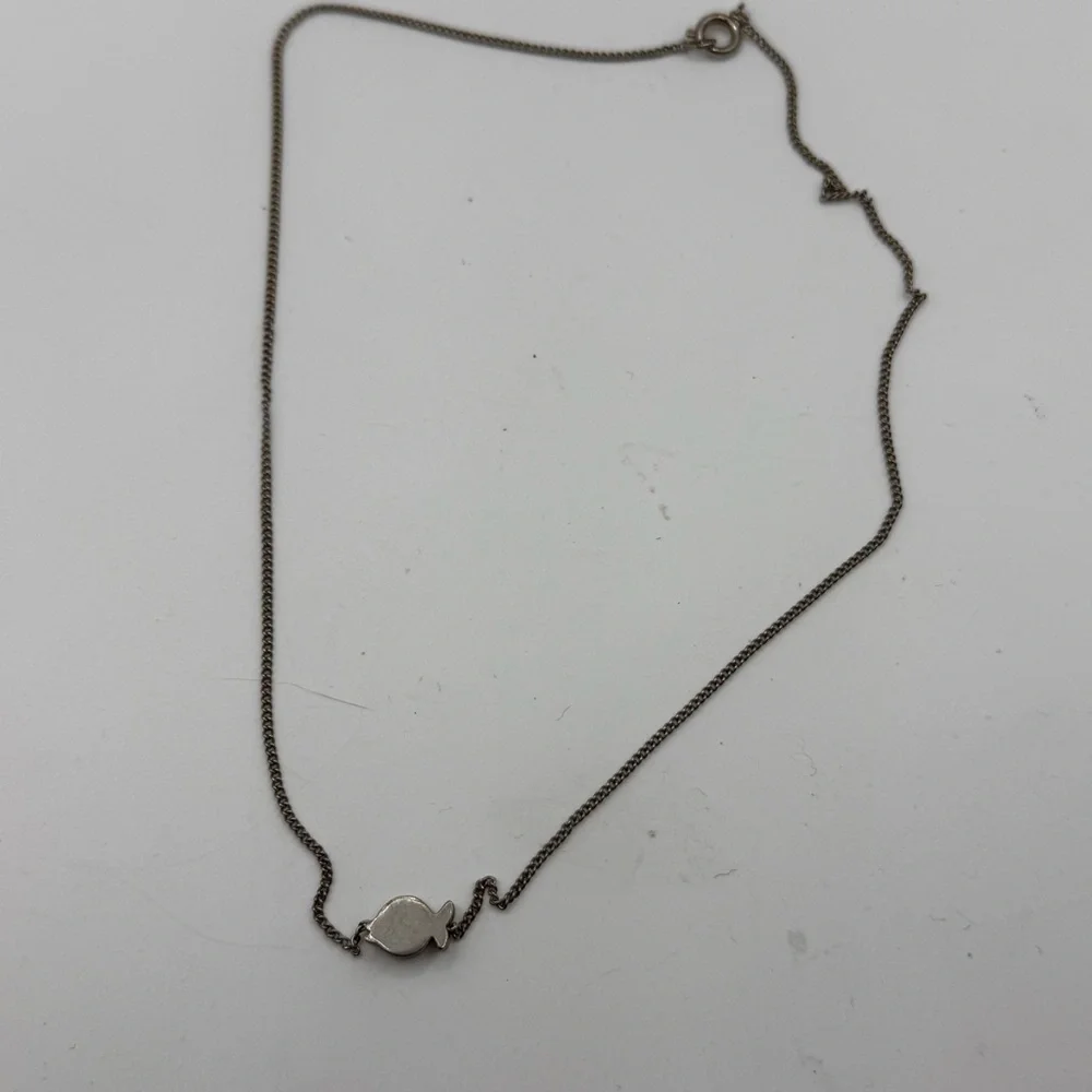 Vintage Silvertone Fish Pendant Necklace short beach vacation summer - Picture 1 of 4